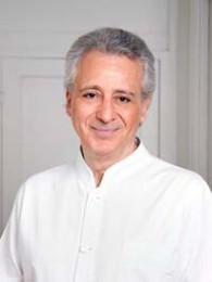 Dr. Damar cerrahı Mustafa