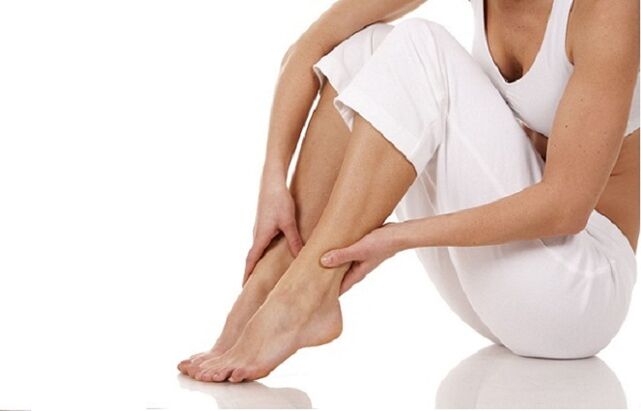 Varisli damarları önlemek için bacakların kendi kendine masajı
